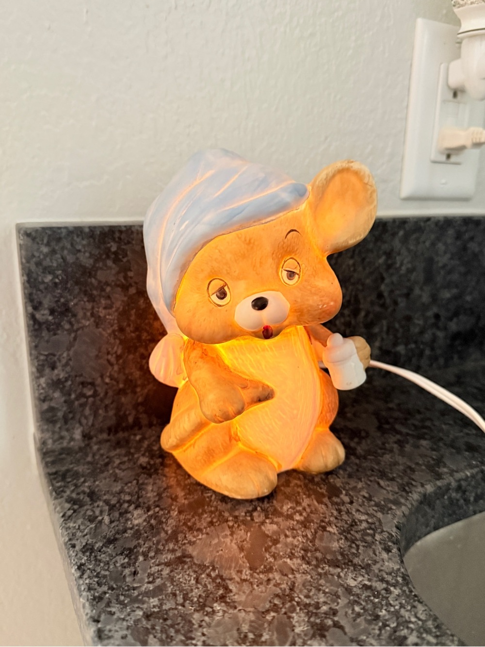 Vintage Porcelain Sleepy Mouse Night Light – Nursery Lamp with Blue Hat - Picture 9 of 17